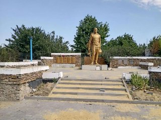 Благоустройство у памятника ВОВ: работы близки к завершению