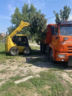 Очистка улиц города: коммунальные службы работают на нескольких объектах