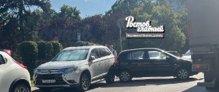 ДТП на Береговой: девушка на Hyundai Getz врезалась в припаркованный автомобиль и вызвала пробку