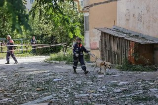 В Гуково введен режим ЧС после атаки БПЛА: эвакуация и восстановление дома