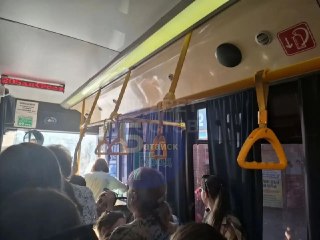Пассажиры падают в обморок из-за духоты в автобусах Ростов-Батайск №205