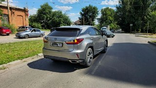 Неожиданный инцидент на парковке: Веста задела Лексус