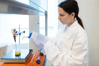 Школьница создала сенсор для поиска опасных веществ
