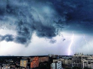 Штормовое предупреждение: сильные дожди и град ожидаются в регионе