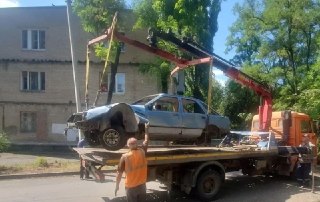 Таганрог: Улицы очищаются от брошенных автомобилей